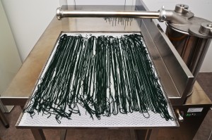 spaghettis de spiruline sur claie